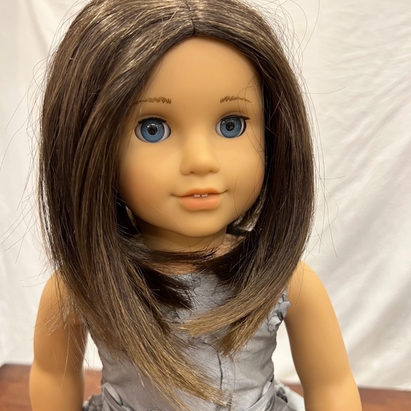 American Girl "Chrissa" 2009 Doll of the Year - Picture 2 of 4